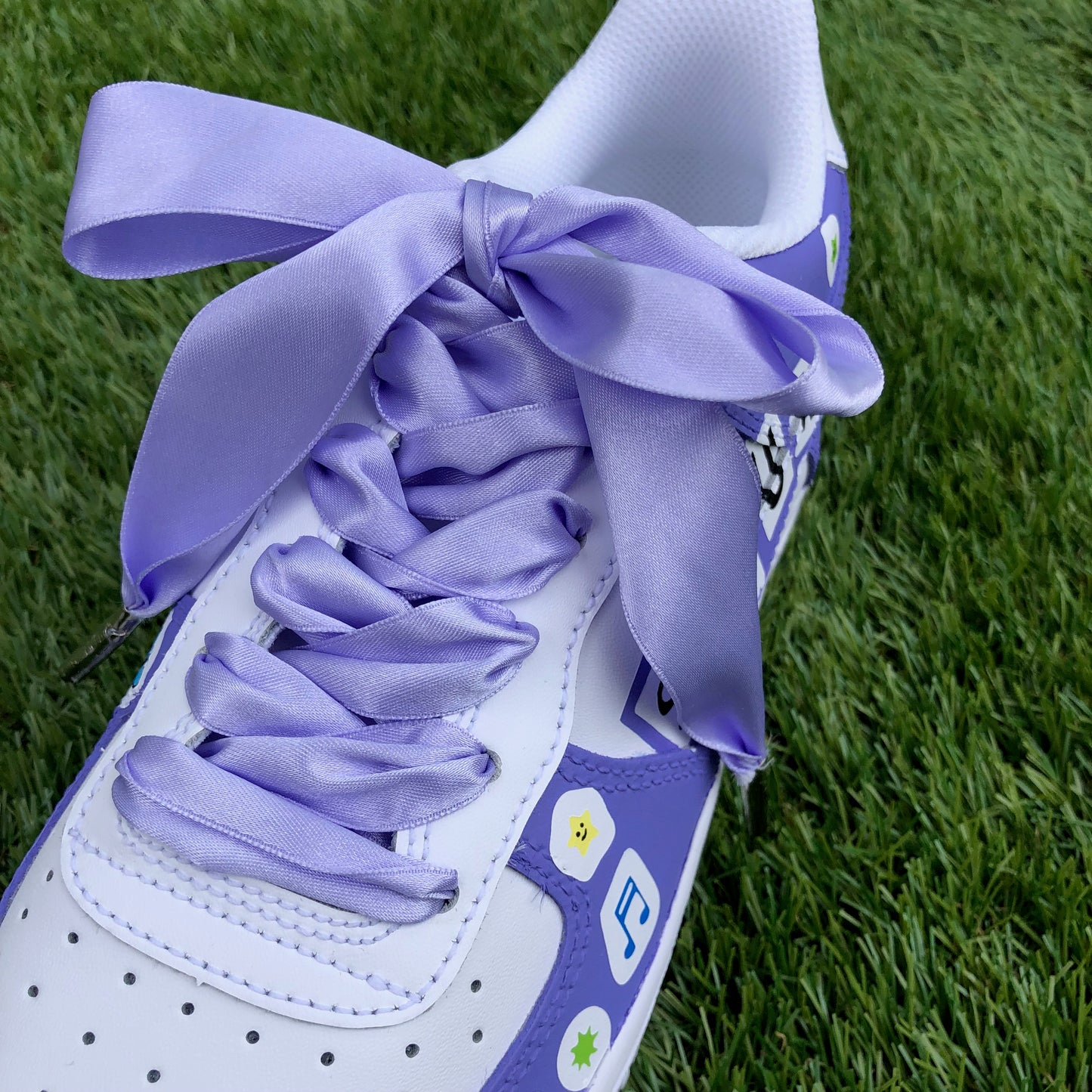 SATIN LACES