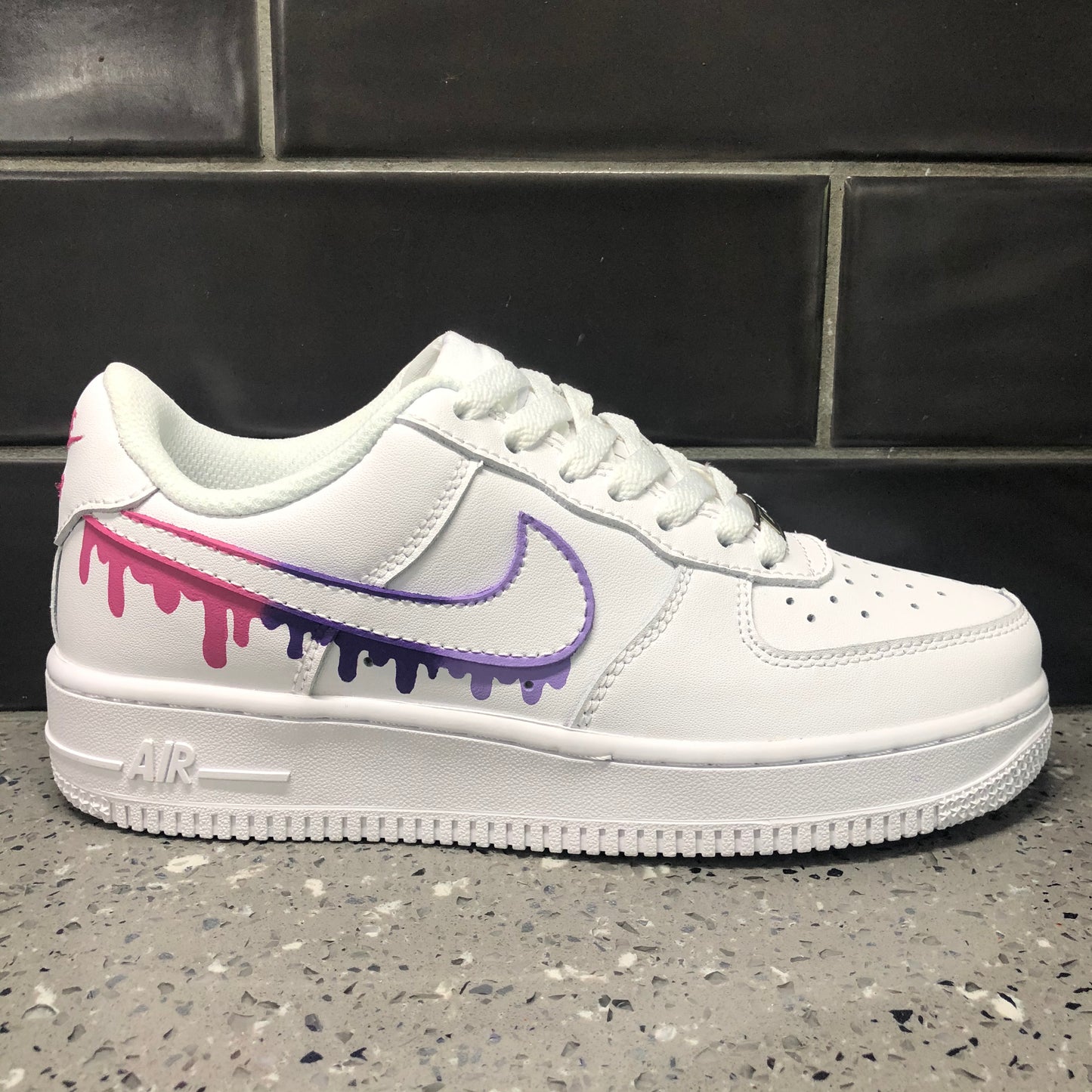 AF1 DRIPPY OUTLINE SWOOSH