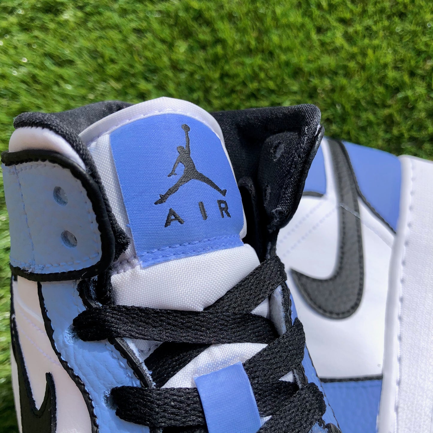 JORDAN 1 MID COLOUR CHANGING
