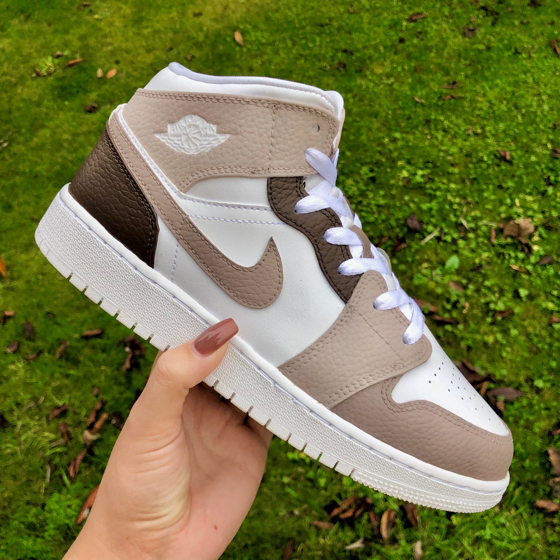 JORDAN 1 MID CUSTOM COLOURWAY