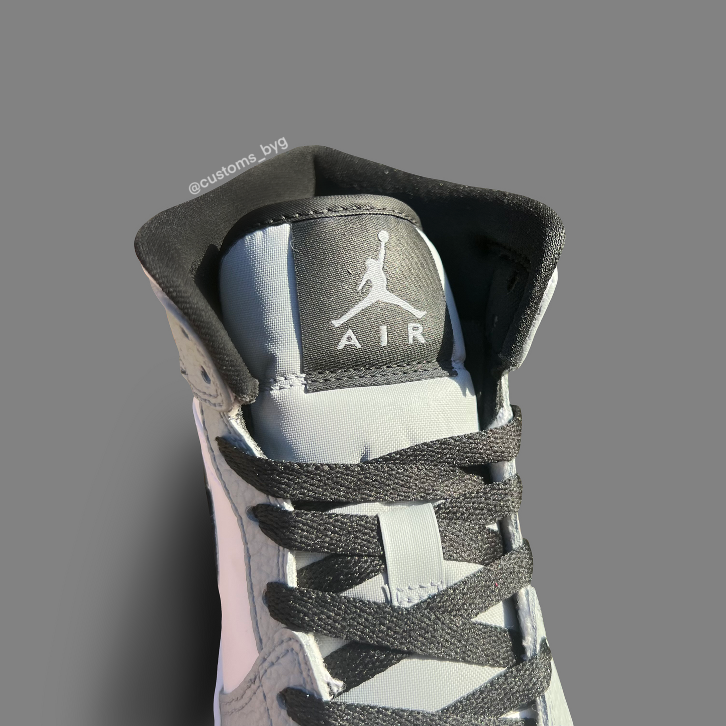 JORDAN 1 MID BLACK & GREY